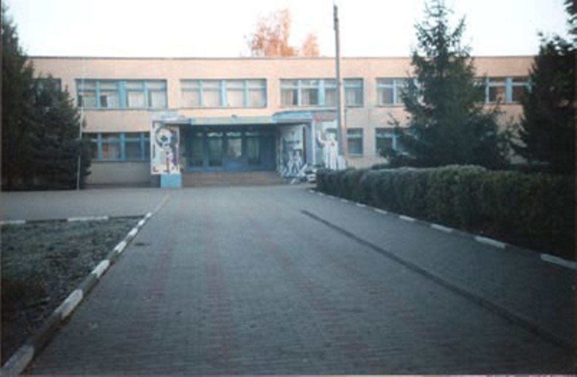 Вид школы с улицы Садовой
